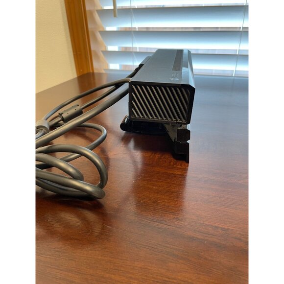 s-l400.jpg XBOX ONE KINECT Model 1520 with TV Mount Bracket